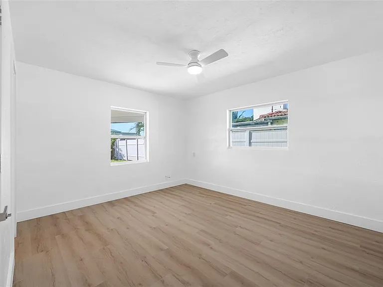 7930 Causeway Blvd S — Photo 26