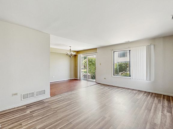3rd image of 9221 Auburn Ct
