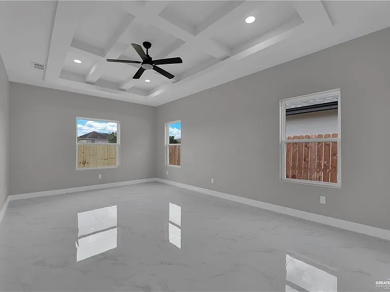 1305 W Oscar St — Photo 4