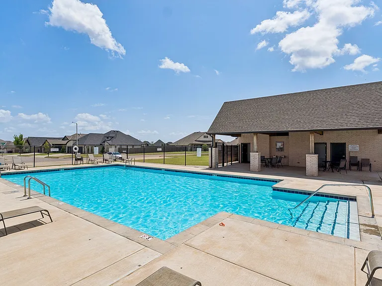 6509 NW 150th Ter — Photo 42
