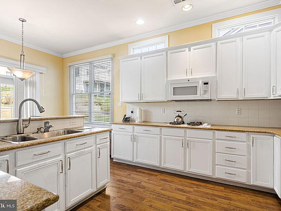 5th image of 35 Cassin Hill Rd