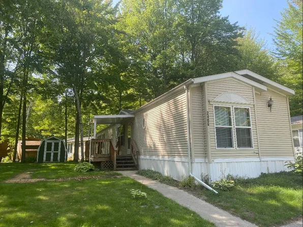 2406 Beech Dr, Kawkawlin, MI 48631
