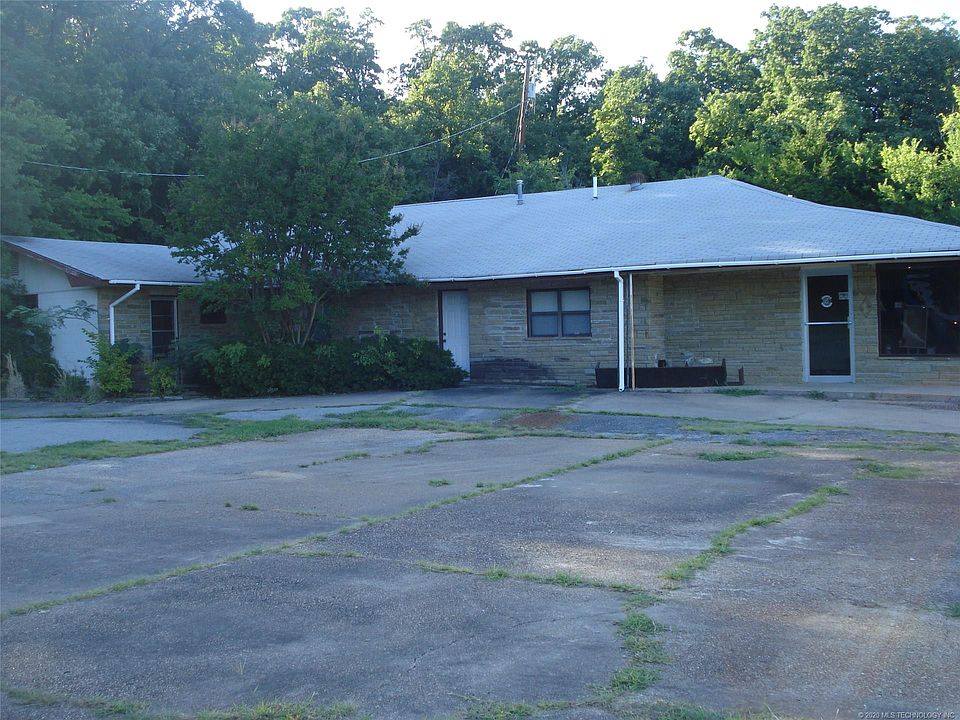 1st image of 215 N 6th St