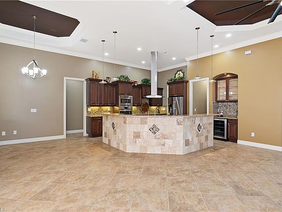 5th image of 2810 SW 44th Ter
