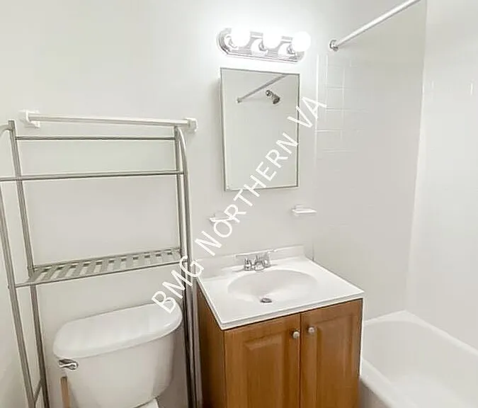 4570 Macarthur Blvd NW #202 — Photo 11