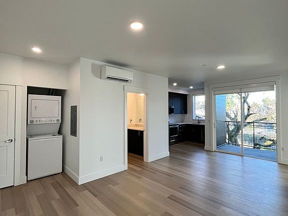 4th image of 1355 N Liberty St #206