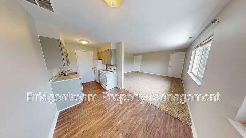 92 W Franklin St #5