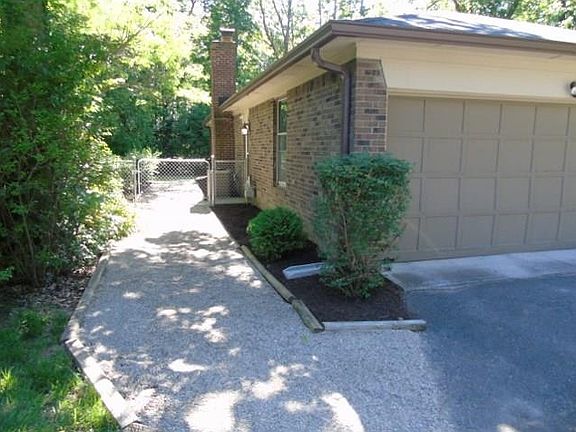 3rd image of 6341 Wood Knoll Ln