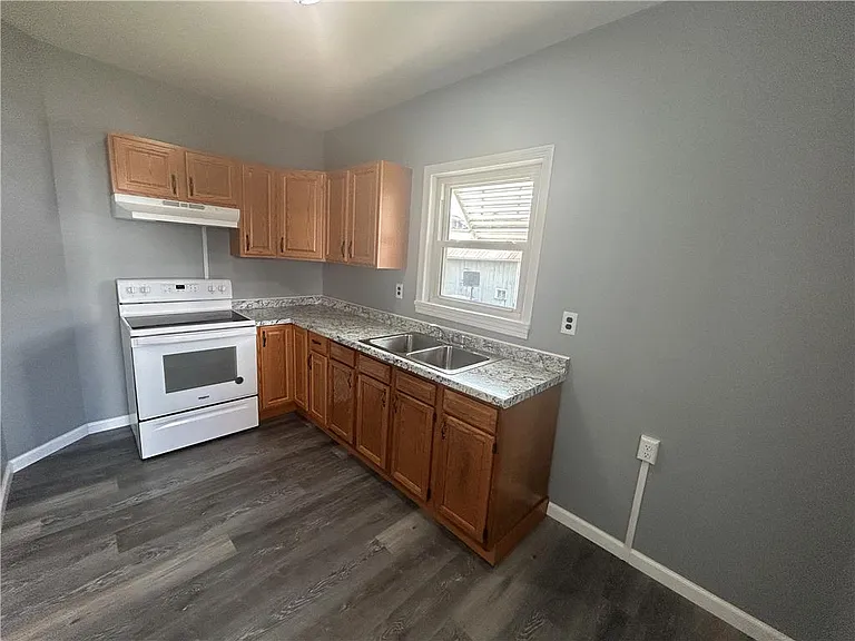 1724 Washington Ave — Photo 6