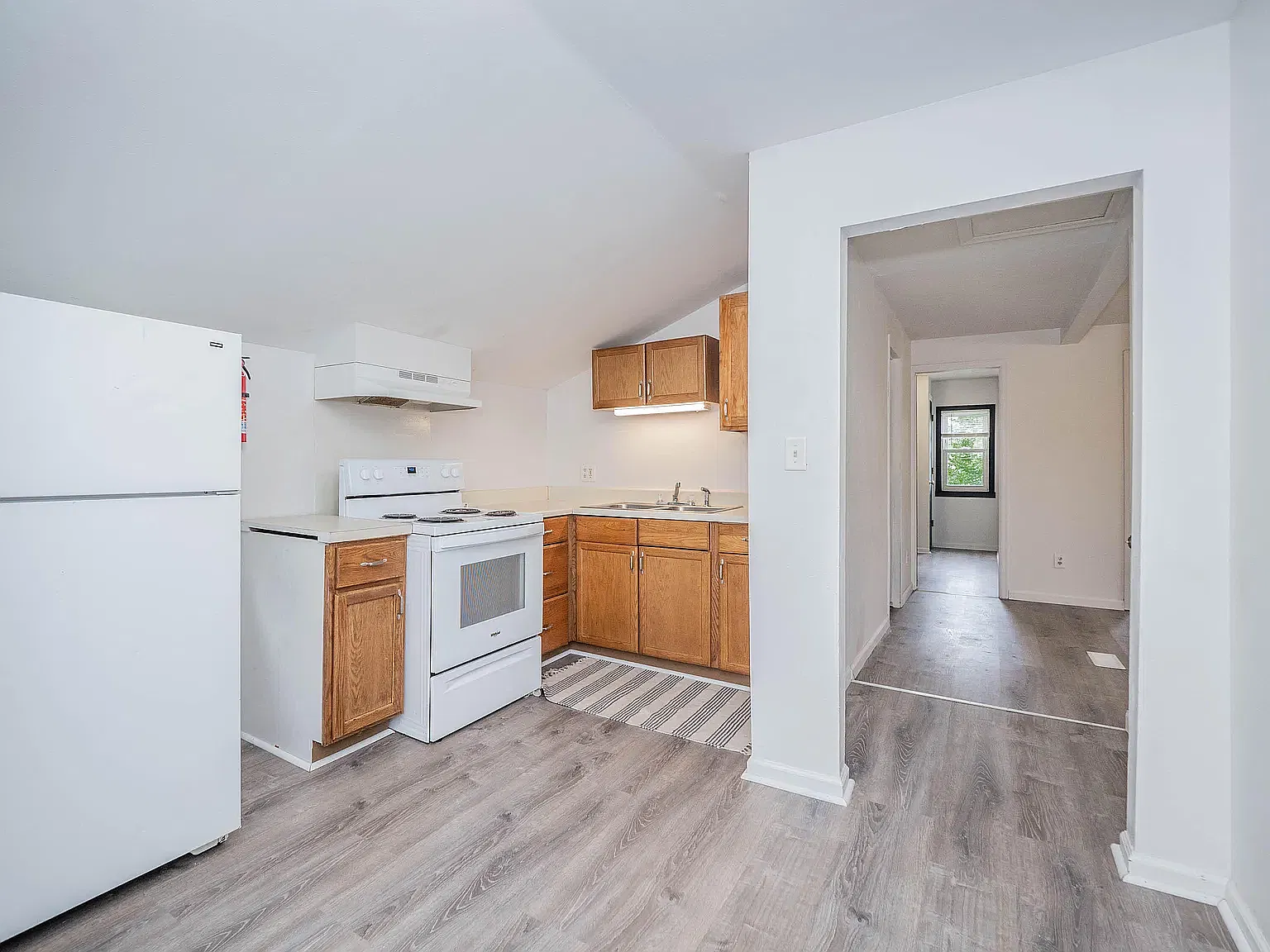 3 bed, 886 sqft, $1,200 — Photo 4