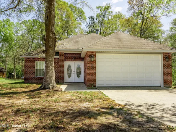 27 Maroon Dr, Picayune, MS 39466