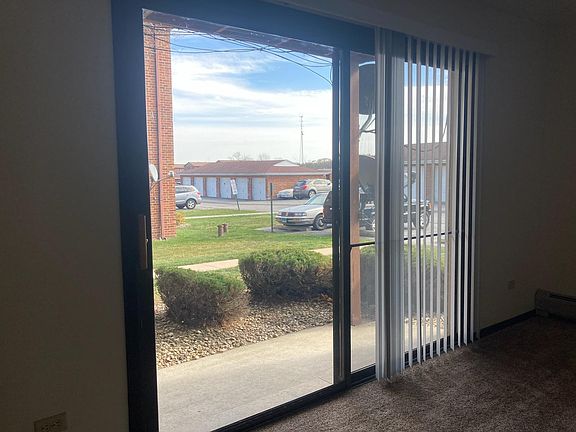 2nd image of 15741 Thomas Ln APT 1BL