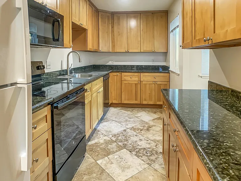 1742 Spruce St #22 — Photo 3