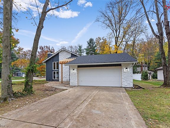 3rd image of 9232 Hidden Glen Dr