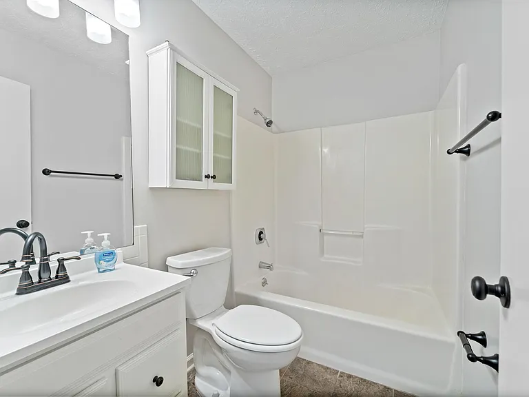 104 Forestay Ct — Photo 2