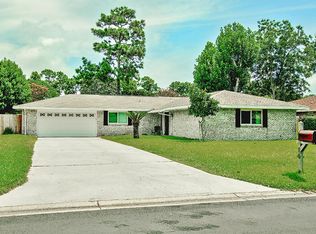 16 Pebble Beach Dr, Shalimar, FL 32579