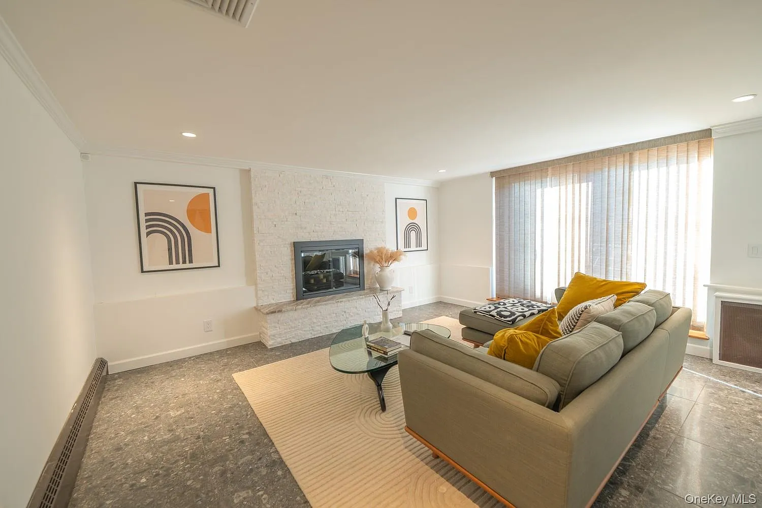 3 bed, 2.5 bath, 2313 sqft, $4,600 — Photo 2