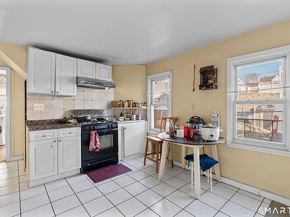 5th image of 202 James Street