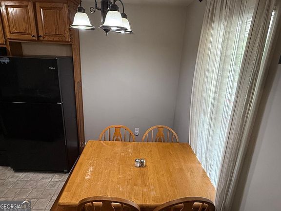 5th image of 121 Saluda Dr