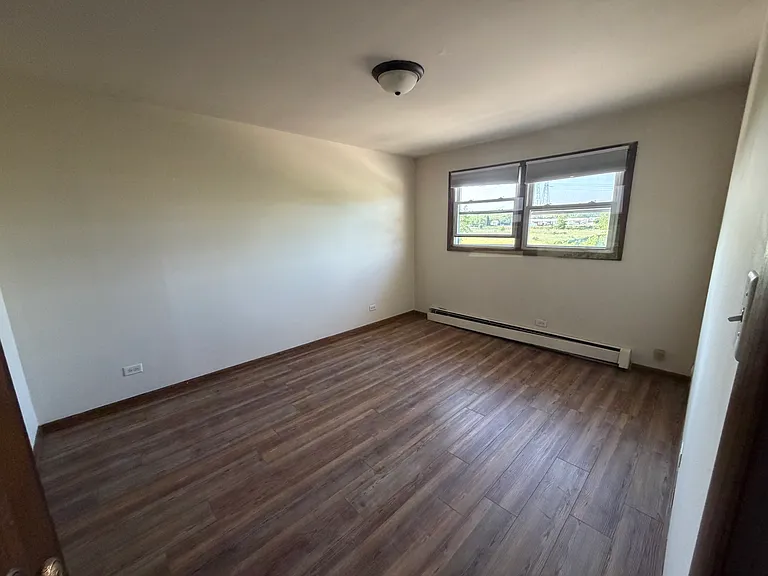 1666 Harbor Ave — Photo 3