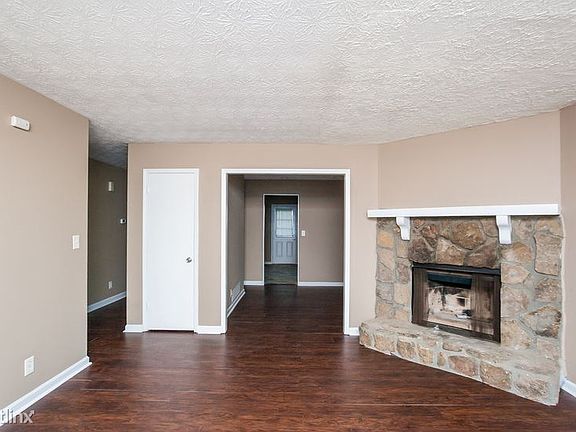 4th image of 1535 Springwood Dr SE
