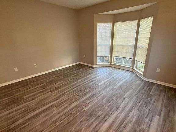 3rd image of 141 Leeds Creek Cir