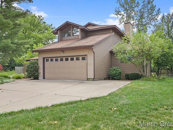 2nd image of 1748 Vesta Ln SE