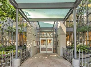 1068 Hornby St #305, Vancouver, BC V6Z 2Y7