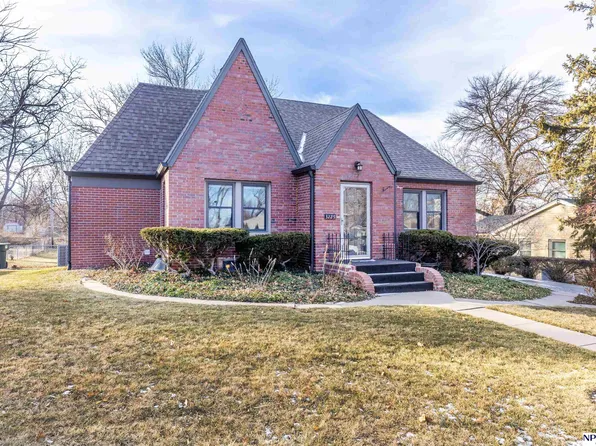 3225 S 46th St, Lincoln, NE 68506