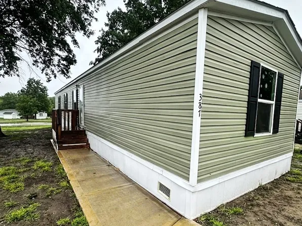 387 Oil Ln, Belton, MO 64012
