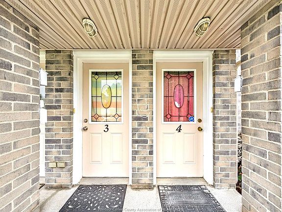 5th image of 271 Watkins St