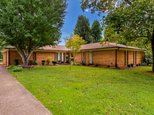 207 Westernaire Dr, Marion, IL 62959