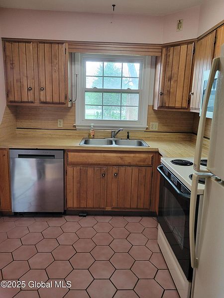 3rd image of 7 Briar Ave