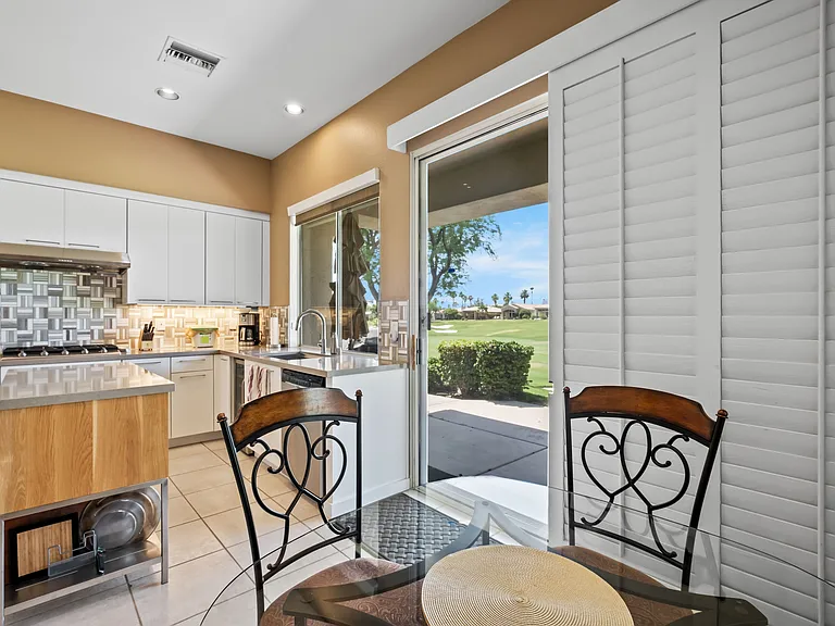 461 Desert Holly Dr — Photo 8