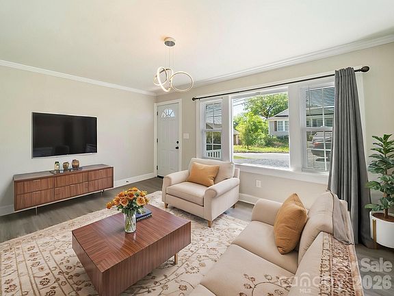 5th image of 83 Woodsdale Pl SE