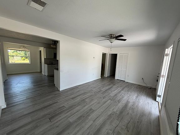 3rd image of 20 Laurel Rd E