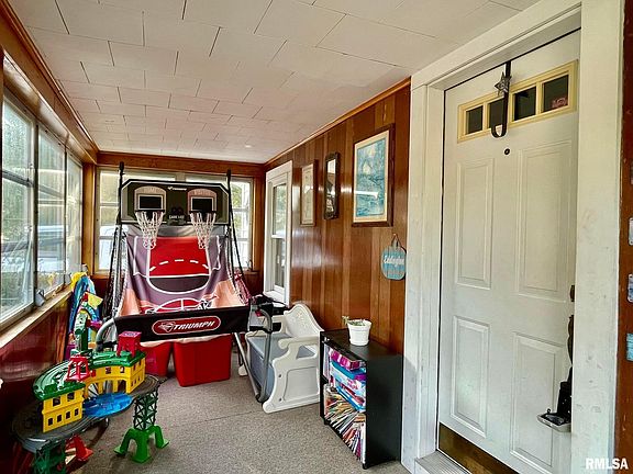 3rd image of 510 E Main St