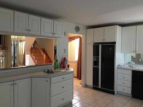 3rd image of 21 E Macon Ave