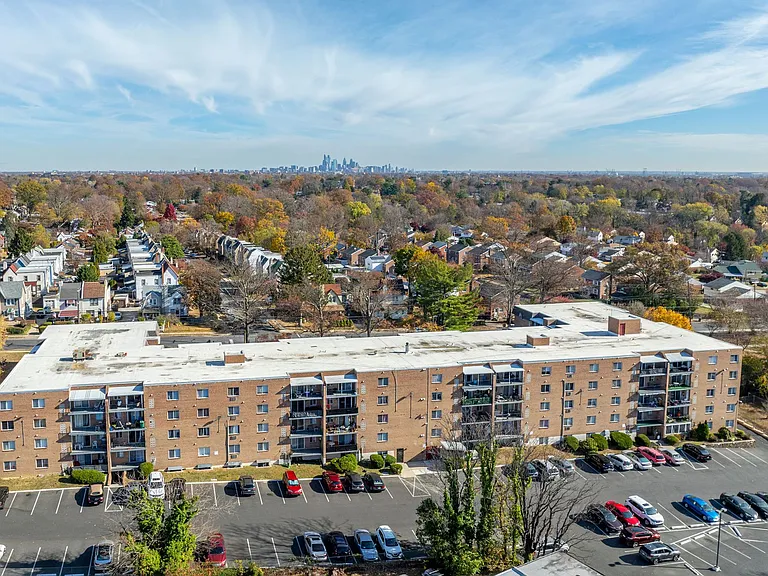 Lindenwood Apartments — Photo 4