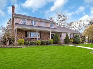 1 Hillside Ave, Blue Point, NY 11715