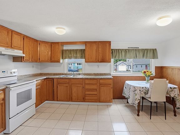 5th image of 18 Rockwood Ln
