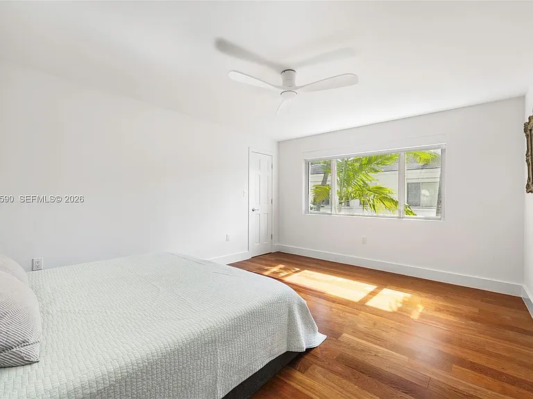 741 6th St #202 — Photo 8
