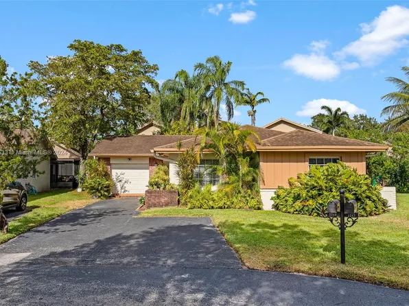 2269 Nova Village Dr, Davie, FL 33317