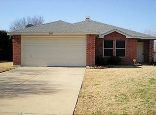 8912 Seven Oaks Ln, Denton, TX 76210
