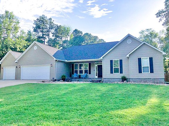 2nd image of 170 De Lee Pl