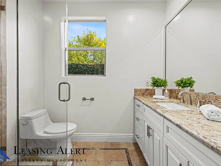 5011 Hayvenhurst Ave — Photo 9