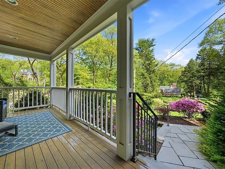 17 Hawthorne Ln — Photo 18