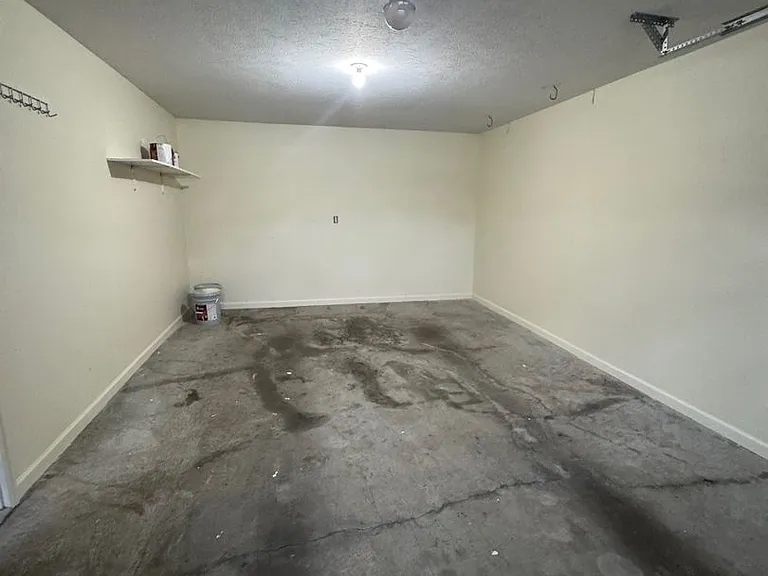 3046 Crystal Spring Ln — Photo 18