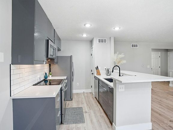 5th image of 165 High Ridge Ct