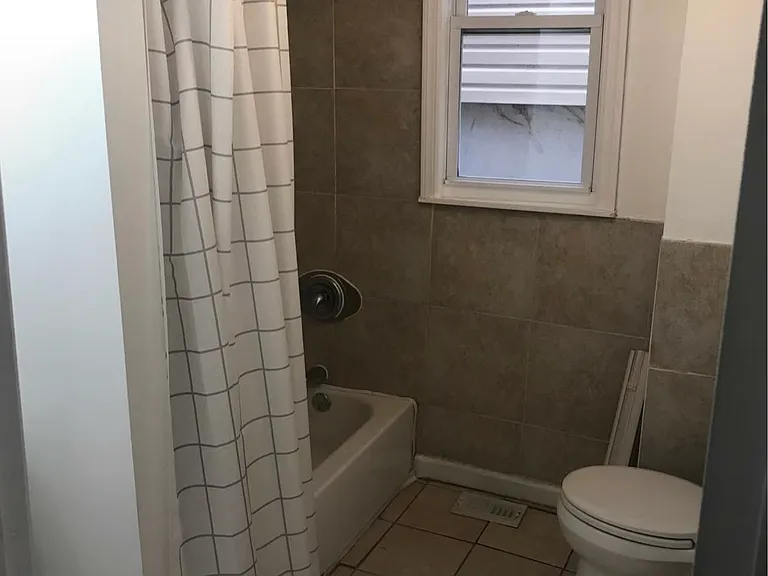 205 S 10th St #A — Photo 6